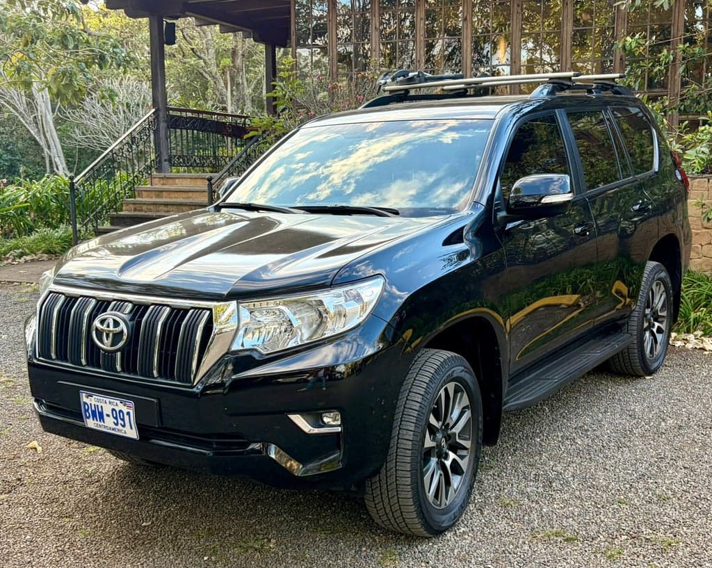 Foto de toyota land cruiser prado 2023